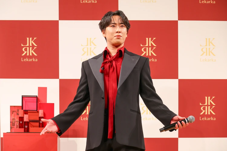 レカルカ新アンバサダー就任発表会でトークする宮舘涼太さん
