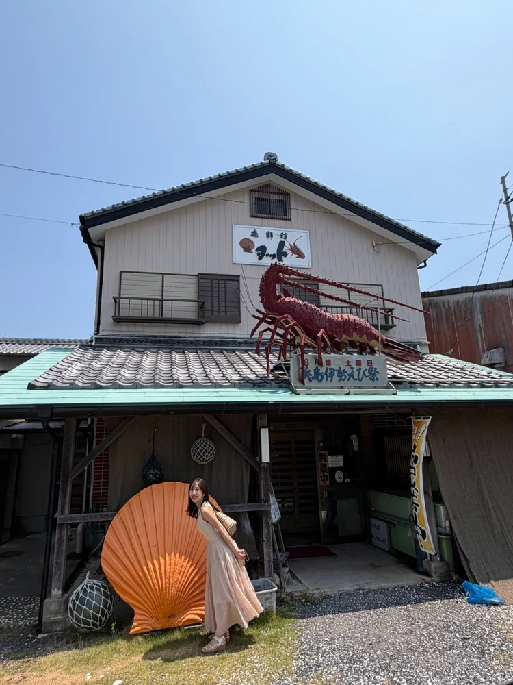 お店の上に巨大伊勢エビ!?伊勢の新鮮な海鮮を楽しむならここ_2