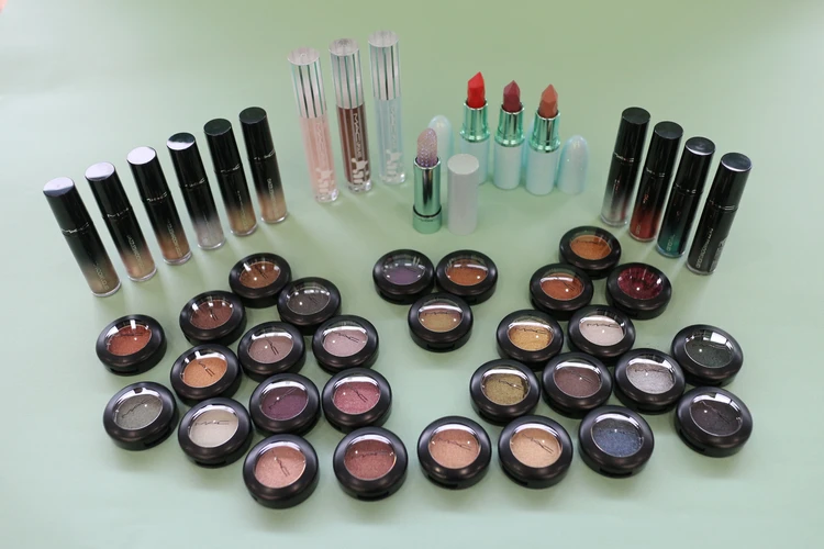 【単色アイシャドウなのに2色に変化!?】M•A•Cのポイント使いも可愛すぎる変幻発色アイシャドウ_1