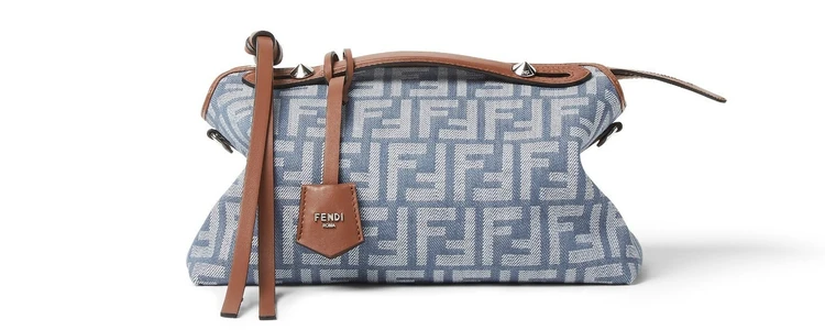 「バイ ザ ウェイ」バッグ ミディアム ¥368500(H17×W29×D13cm)6月上旬発売予定