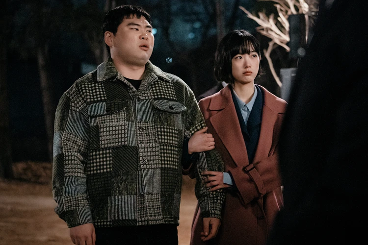 力の強い女カン・ナムスン　ナムスンの双子の弟の２ショット