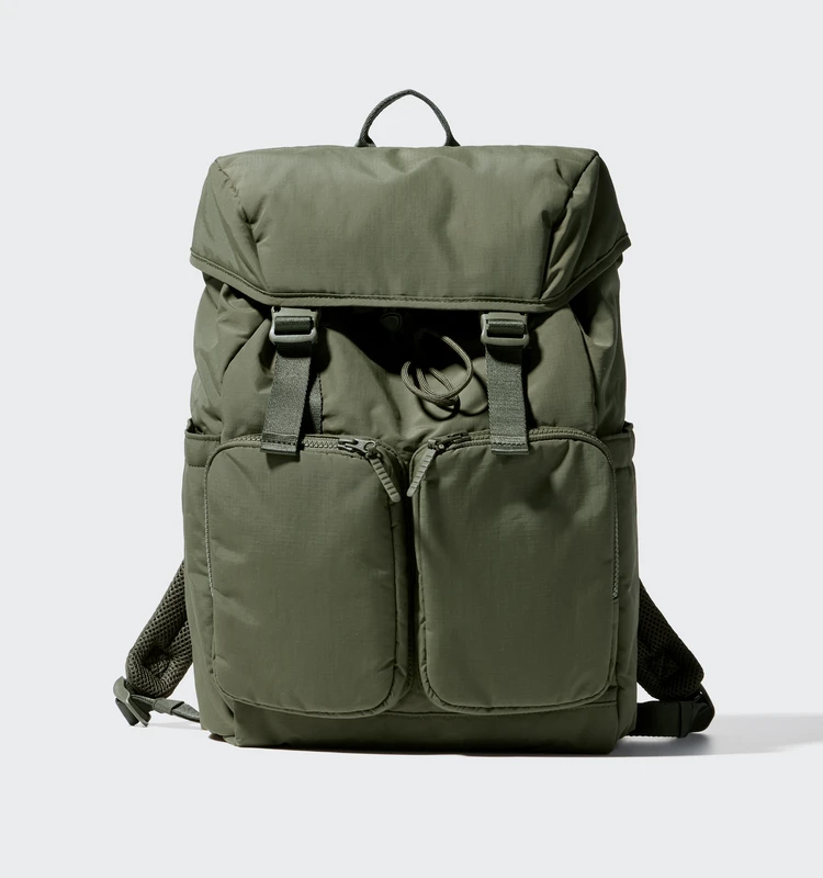 ユニクロ　リュック　オリーブ