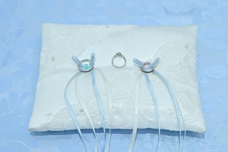 BOUCHERON　リングピロー　ブシュロンキャトルハーフ　結婚指輪　婚約指輪　ウェディングリング