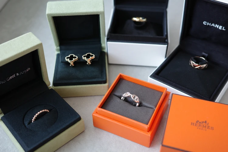 ヴァンクリーフアーペル   CHANEL   HERMES