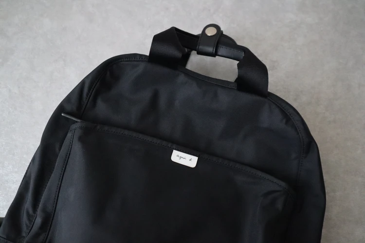 アニエスベー　黒　リュック　ロゴ　控えめ　正面