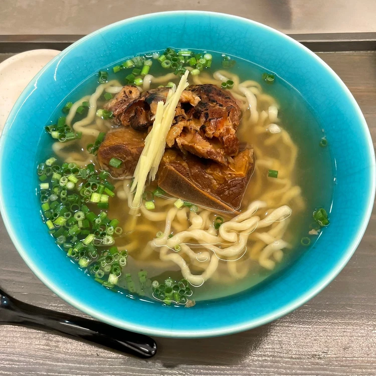 【那覇グルメ】沖縄旅行の初日に食べたい.『STAND EIBUN』の沖縄そば_2