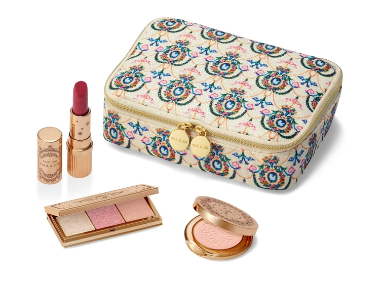 ポール & ジョー ボーテ 2025 クリスマスコレクション クリスマスコフレ ホリデー限定品 ポール & ジョー ボーテ 2025 クリスマスコレクション クリスマスコフレ ホリデー限定品 メイクアップコレクション セット002の写真