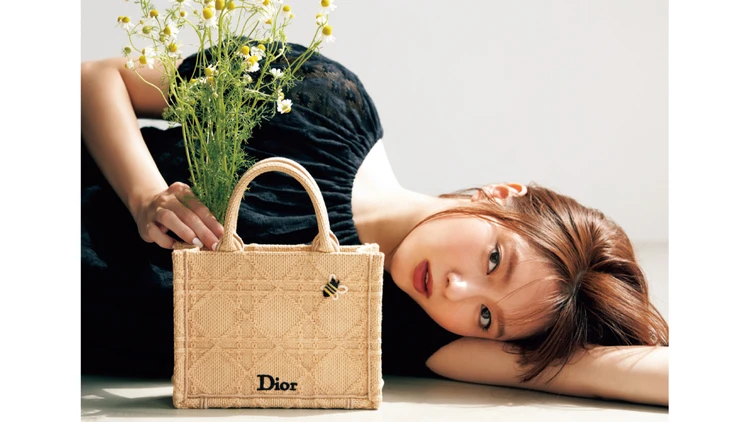 Christian Dior かごバッグ ベージュ/ブラック ディオールのかごバッグ】可憐でドラマチックな「ディオール ブック