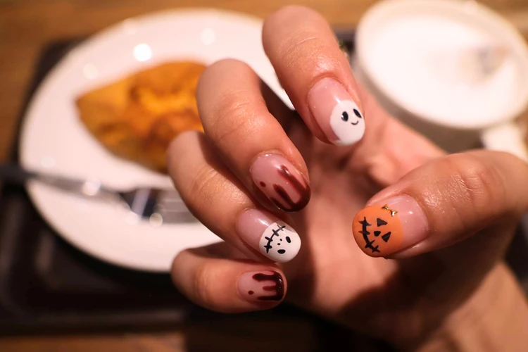 【2025年秋】変形フレンチで楽しむハロウィンネイル【かぼちゃオバケ】_1