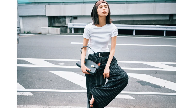 【佐藤晴美の私服スナップ】晴美らしさ全開の「白トップス×黒ボトム」。特別感が出るワケは?