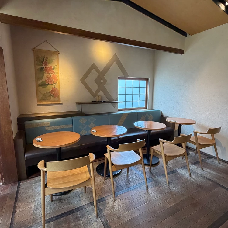 スターバックス弘前城公園前店内装
