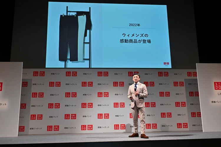 ユニクロ「感動パンツ」の歴史 株式会社ファーストリテイリング グループ上席執行役員 勝田幸宏氏 登壇の様子