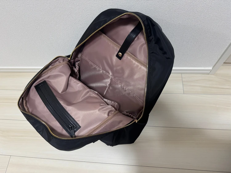 リュックの中　ピンクベージュカラー　グリーンレーベルリラクシング　リュック　アラサー女性の通勤バッグ