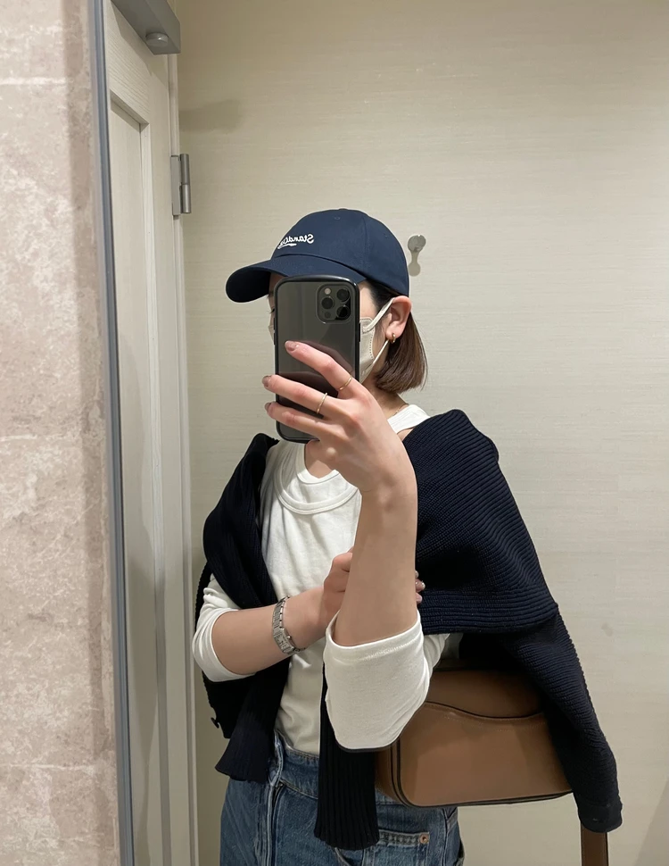 ネイビーキャップは大人こそ似合う♡ 30代シンプル派におすすめのカジュアルコーデ5選_5