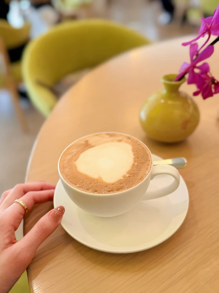 デカフェ カフェラテ アフタヌーンティー ドリンク メニュー