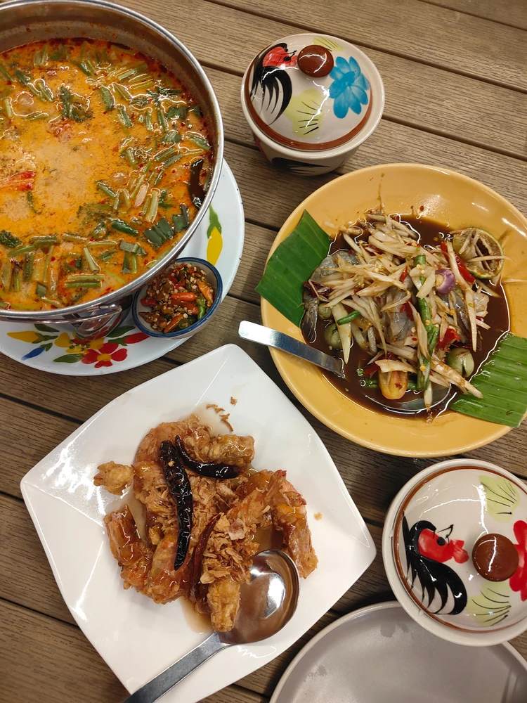 タイ　バンコク　Spicy Kuck Riverside by Amdaeng Typhoon　料理