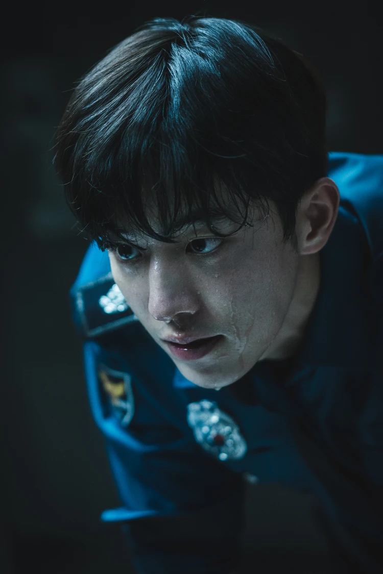 ヴィジランテ 警察大学の制服を着ているジヨン(ナム・ジュヒョク)