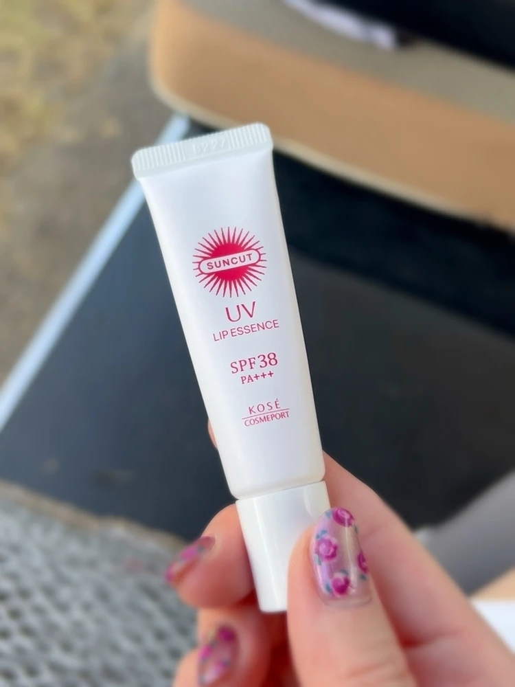 サンカット UVリップエッセンス SPF38 PA+++ ゴルフ場での日焼け対策として