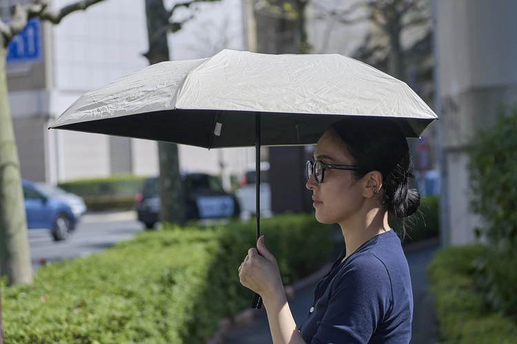 【Wpc.（ダブリュピーシー）】2026新作日傘「遮光ミニマ」をレビュー！UVカット率・遮光率は？コンパクトさや使い勝手もチェック