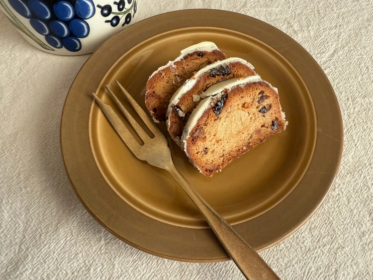 無印良品のシュトーレンをカットして並べた写真