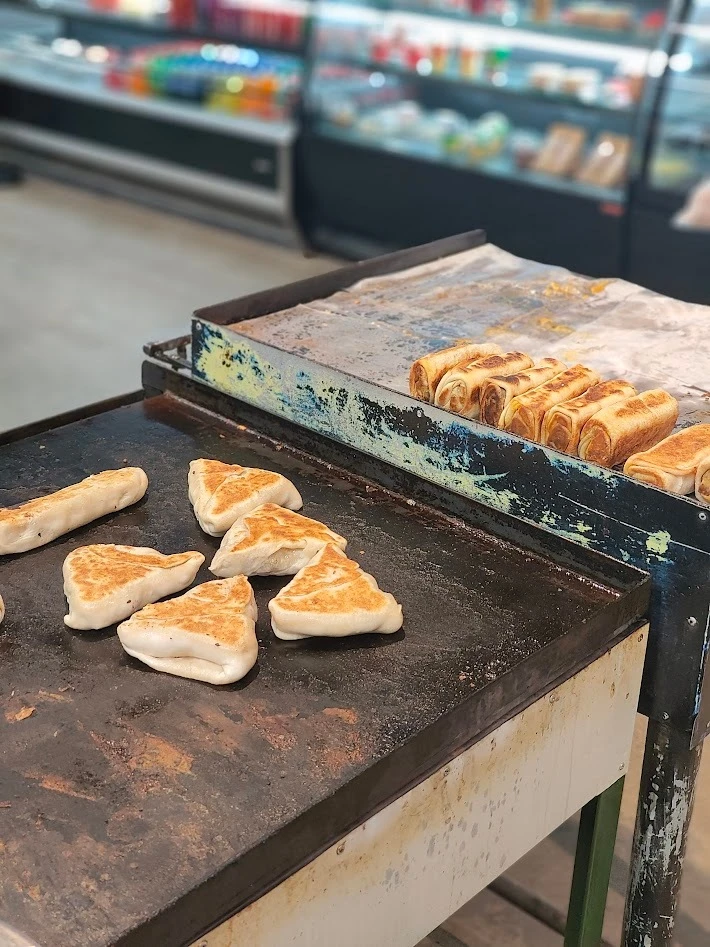 スリランカ　コロンボ　スーパーマーケット　パン