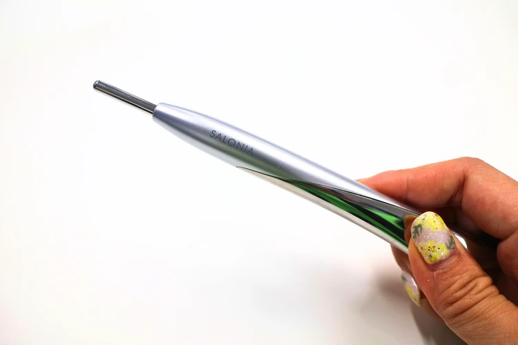 【SALONIA】一本3役!筋膜直アプローチのペン型美顔器を徹底レビュー【新発売】_1