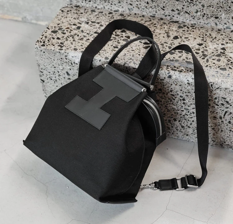 イアクッチ　リュック　ブラック