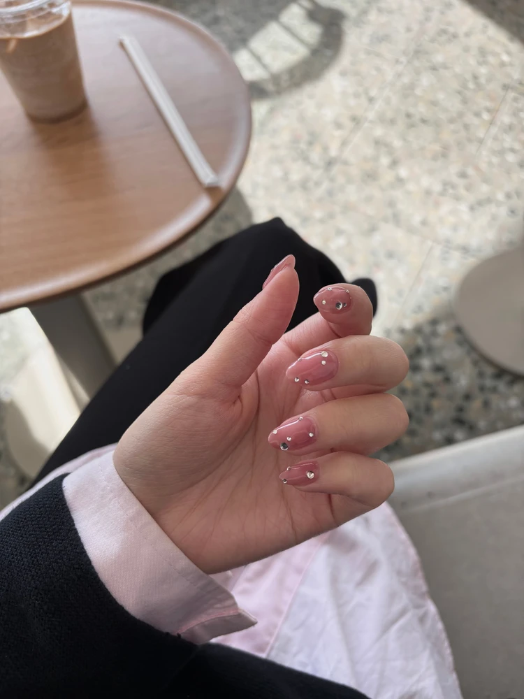 冬のワンカラーネイルはピンクグラデーションで大人上品に、キラキラ感もプラス