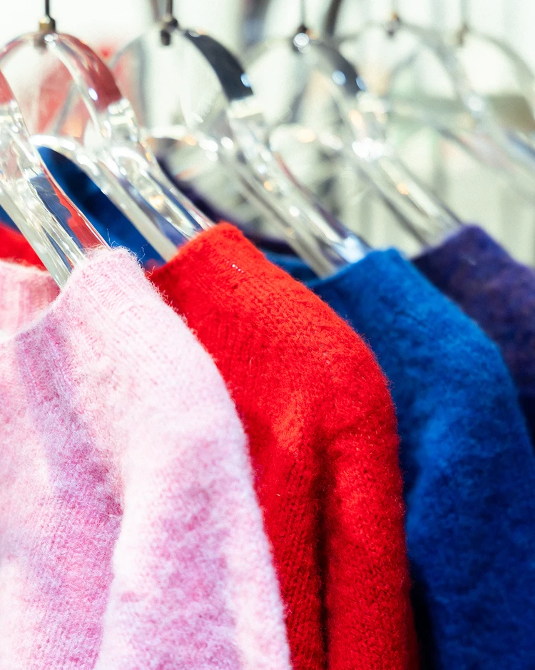 【BEAMS（ビームス）】「ビームスの百名品 for WOMEN」初のポップアップショップをJR新宿駅構内「ビームス ニューズ」で開催中_3