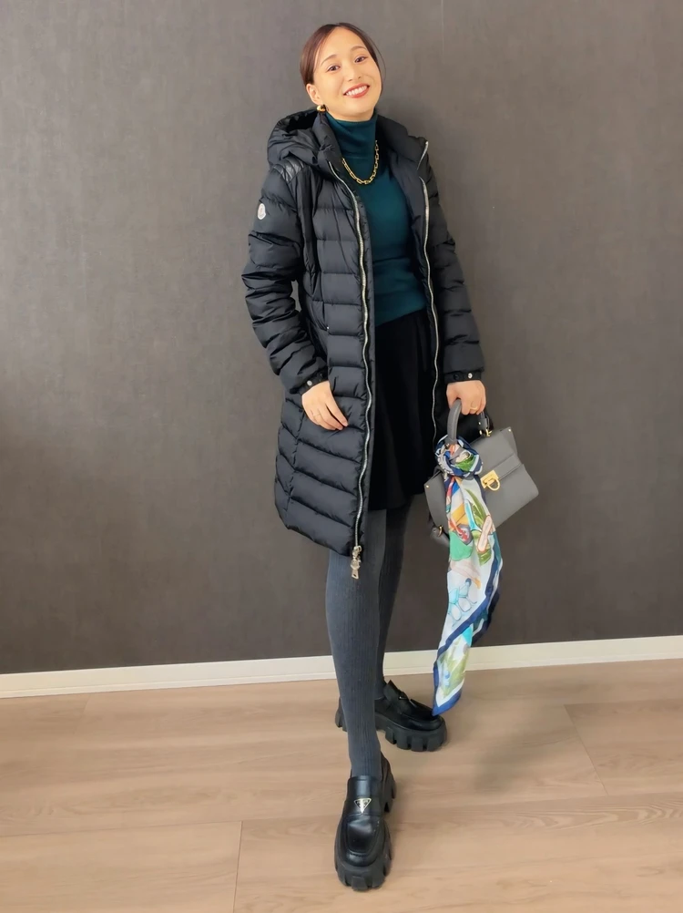 黒ダウン×グリーンで作る大人の極寒コーデ