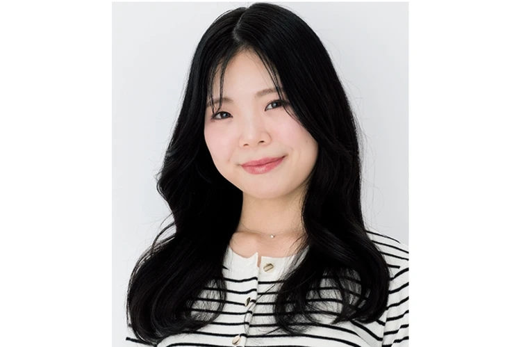 上田かなさん（27歳)