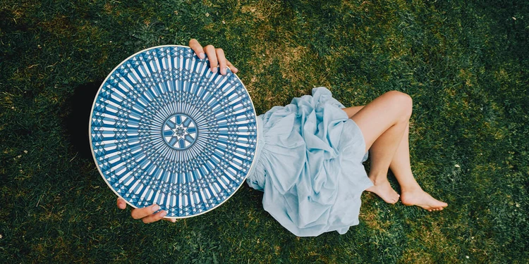 【Baccarat(バカラ)】夏のテーブルを彩る涼やかなテーブルウェア。バカラのホームコレクションに新色ブルーが登場!