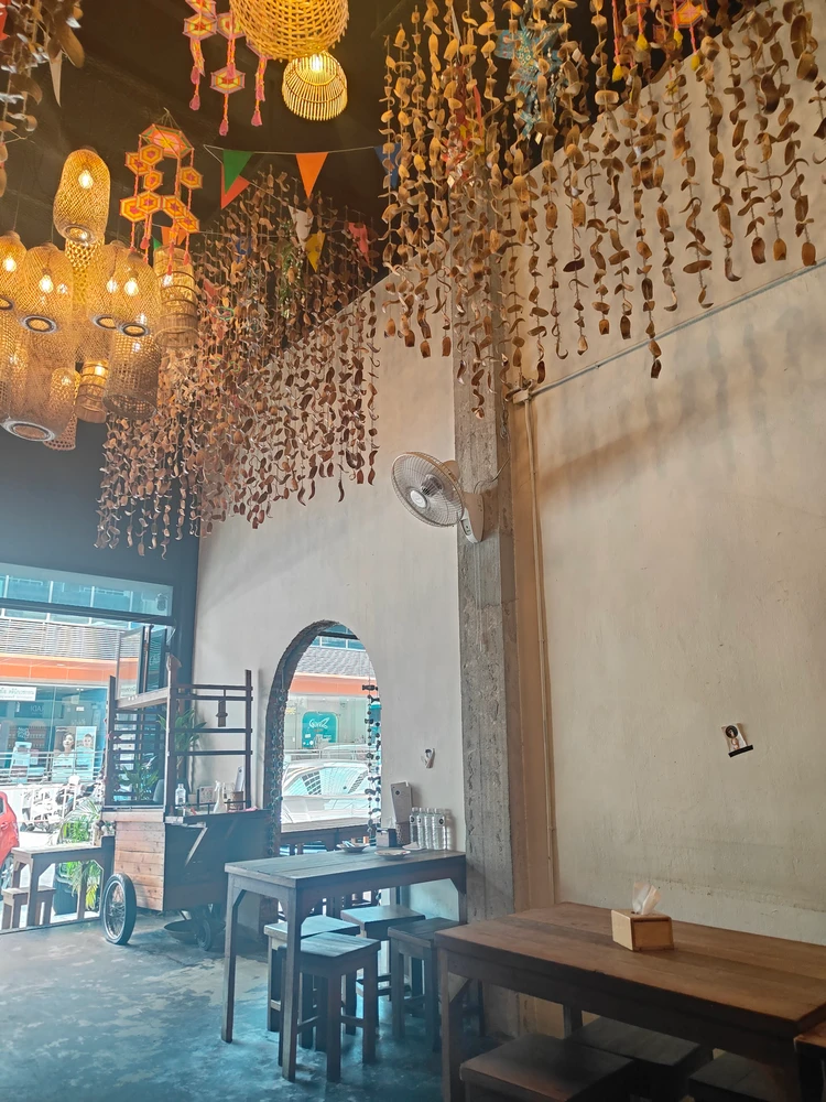 マダムソムタム　店内