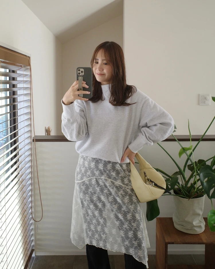 レーススカートは巻く。マンネリ打破&体型カバーを叶える大人のレイヤード術_4