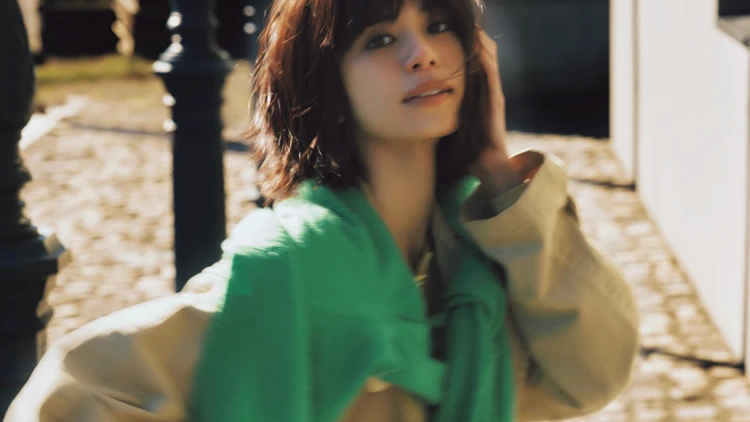 【トレンチ×デニムコーデ】春色を味方につけて王道コンビを可憐に刷新【BAILA今日のコーデ】