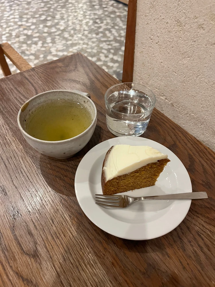 【写真】大阪ホテル　お洒落　hotel noum osaka　カフェ併設　夜カフェ　キャロットケーキ