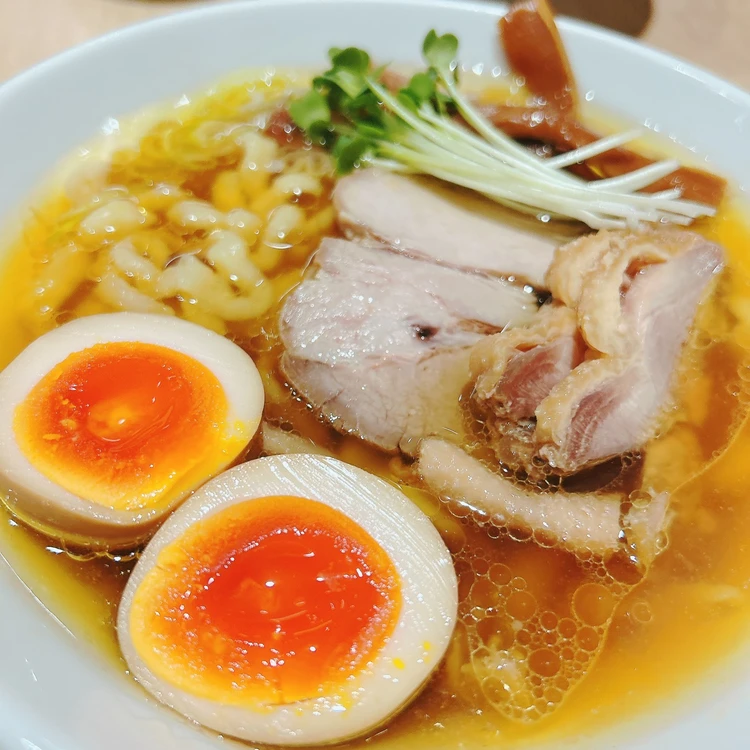 「手打 親鶏中華そば 綾川」の「味玉中華そば」