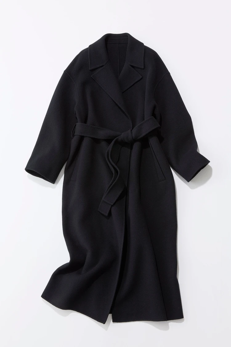 黒のリバーロングコート