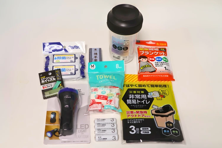 100均で1000円！私の防災ボトル中身リスト｜女性に必要な最小限持ち歩きグッズ_3