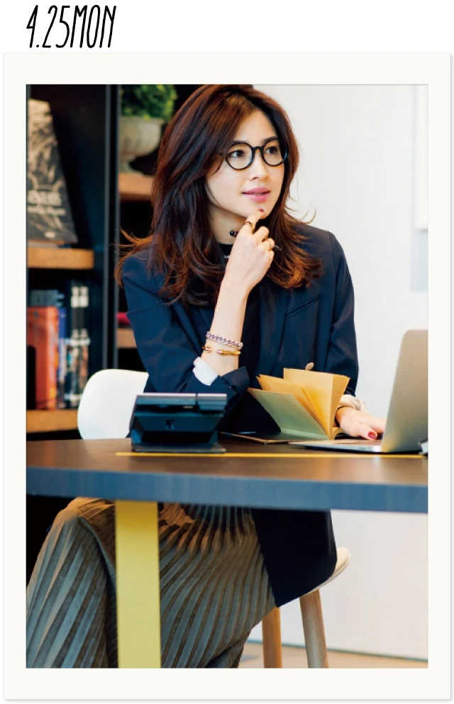 気合いを入れたい月曜日。かっちりジャケットに揺れ感を加えて、女らしさも忘れずに！_1