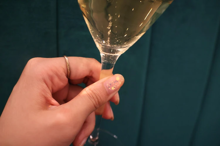 【2025-26年冬】手元が華やぐおすすめシャンパンネイル2選【ゴールド&シルバー】クリスマスver._1