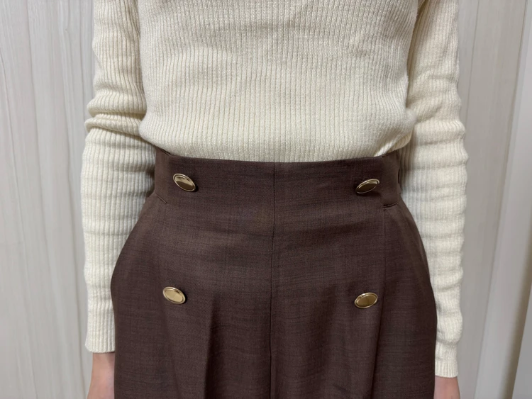 サイドにチャックがあるタイプなので、ウエストラインも真っ直ぐ綺麗に整うのが個人的に推せる！TONALワイドパンツ　カセット服　オフィスカジュアル