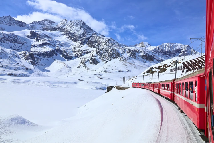 【世界遺産】車窓が美術館！ベルニナ急行で巡る色のコントラストと絶景旅【イタリア⇔スイス】_12