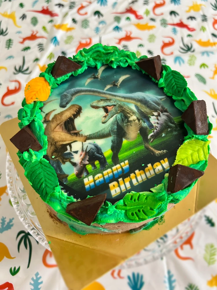 Cake.jpで注文した誕生日の恐竜ケーキ(4歳男の子)