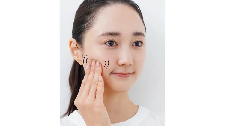 ついやってしまうその“クセ”、顔の“たるみ”につながるかも!? 表情筋マッサージ&舌トレでリフトアップ