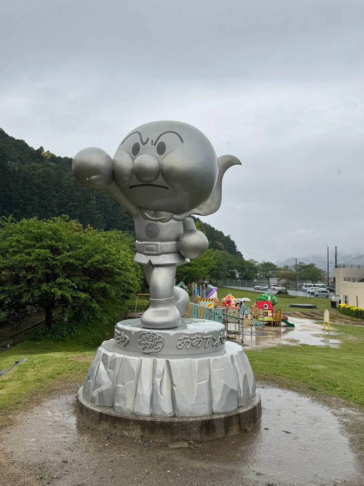 アンパンマンミュージアム高知 アンパンマン銅像 アンパンマンミュージアム高知 香美市立やなせたかし記念館アンパンマンミュージアム 高知観光 高知旅行おすすめ 高知ドライブ 高知おすすめ