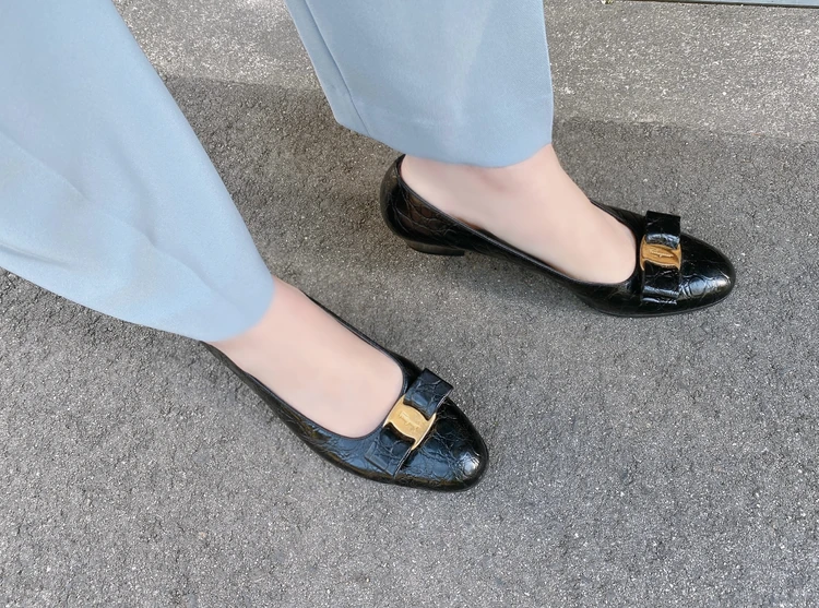 履くだけできれい見えに!体型カバーも優秀なブルーパンツ_4
