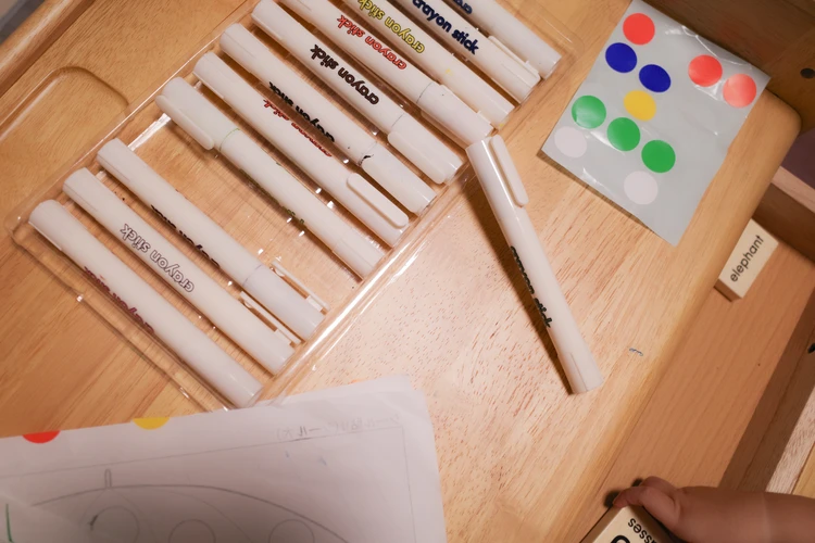 育児 3COINS クレヨンスティック お絵描き 子育てグッズ