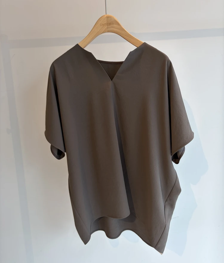 アンタイトル　リラクミスト キーVネックブラウス　￥14300