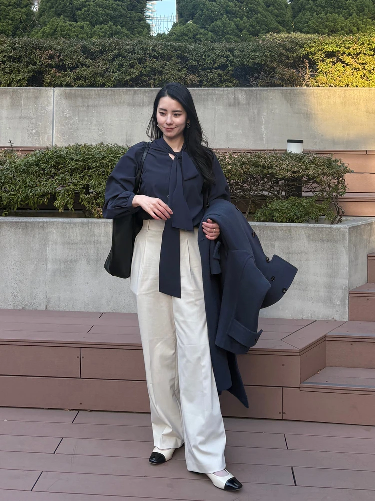 ボウタイブラウスを着用した日のオフィスコーデ